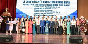 Trao Giấy chứng nhận kiểm định chất lượng các CTĐT Học viện Tài chính